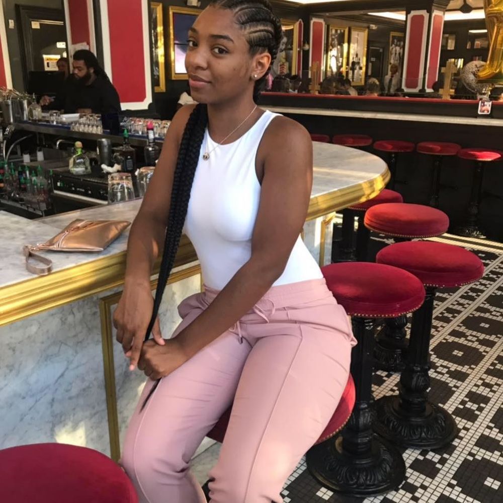 Meet your Posher, Amaris